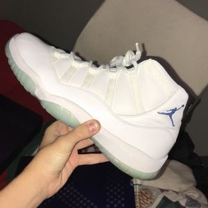 Jordan 11 Legend Blue